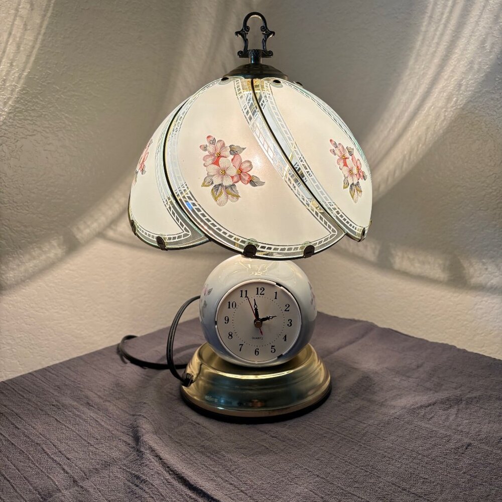 Vintage Charming Floral Lamp with Gold Accents
